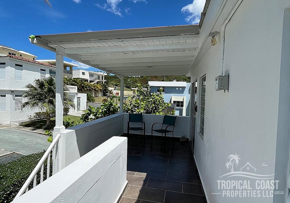 El Camino Top Breeze Apt available now for ren