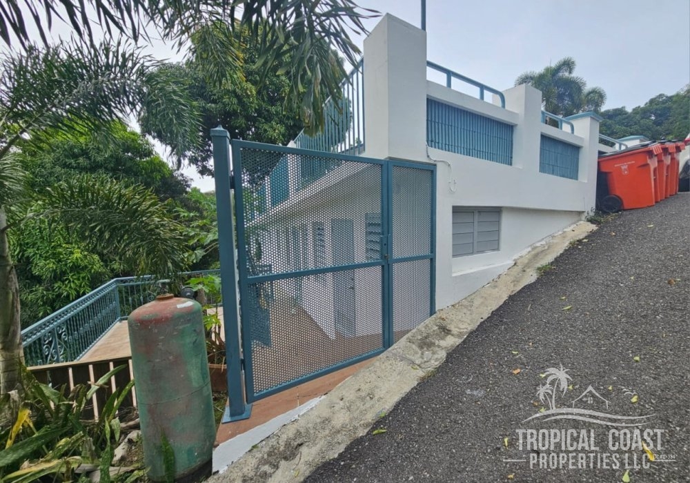 Apartment with Spectacular Ocean and Mountain Views