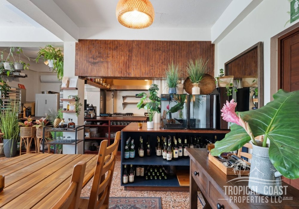 Live upstairs, run your business downstairs the perfect live-work opportunity 