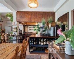 60859, Live upstairs, run your business downstairs the perfect live-work opportunity 