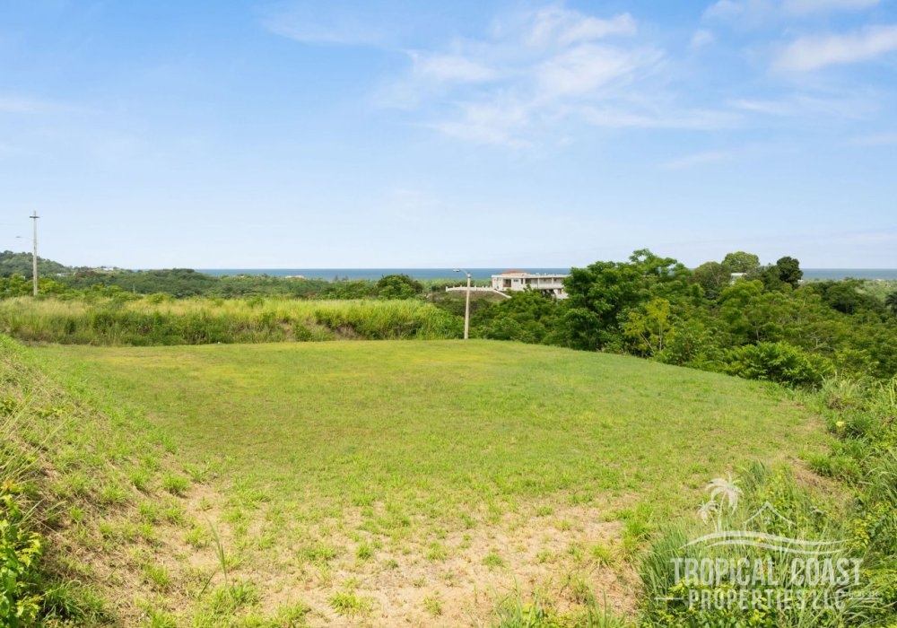 Prime flat land offering panoramic views of Desecheo Island
