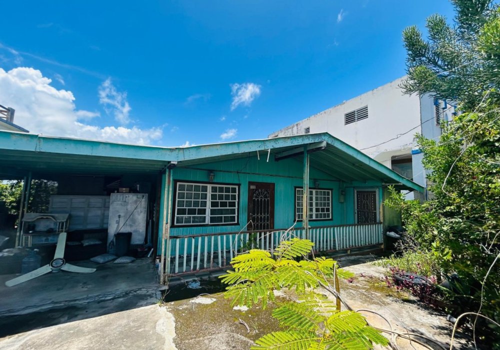 Fixer-Upper with Ocean Views in Puntas!