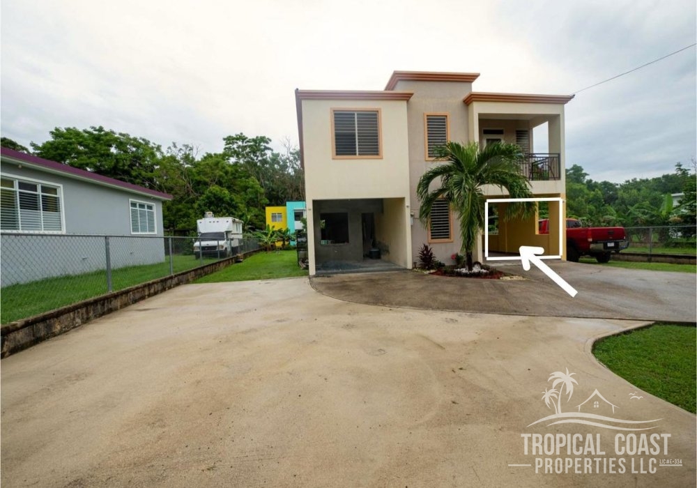 10 minutes from the beach and town, with electricity and water included. 