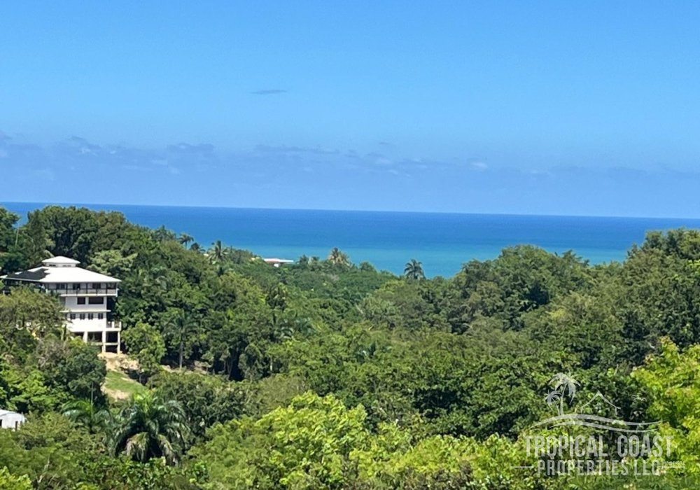 Exclusive lot, ocean views, prime location