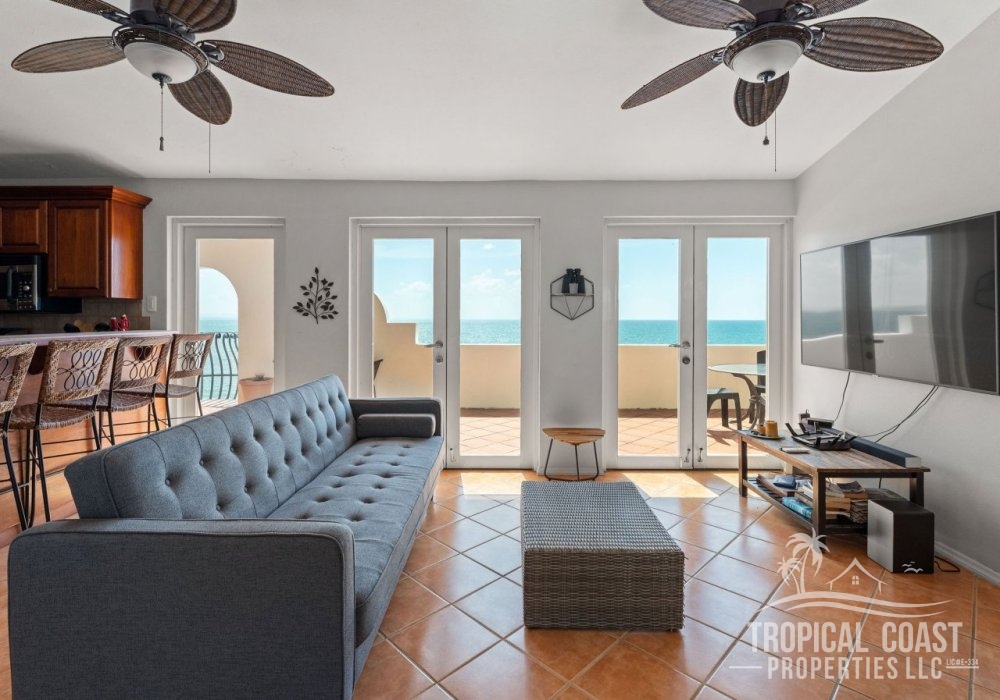 Beachfront Condo with Stunning Ocean Views!