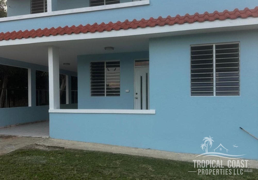A secure, spacious upper unit perfectly located near Isabela’s best spots