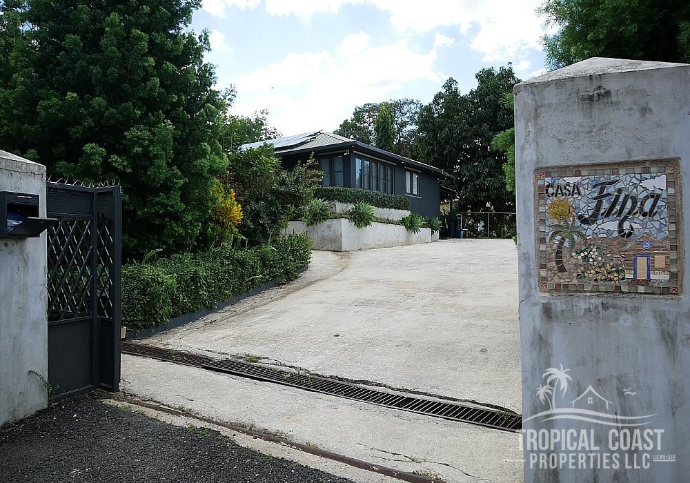 A Dual-Unit Oasis with Stunning Mountain Views 