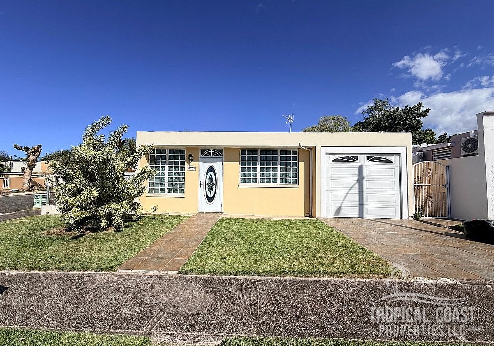 Corner house in Estancias de La Ceiba