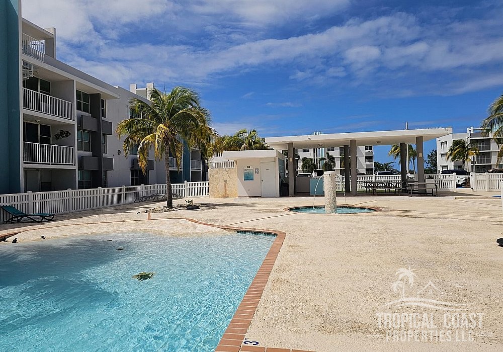 Modern, fully furnished apartment in a prime location