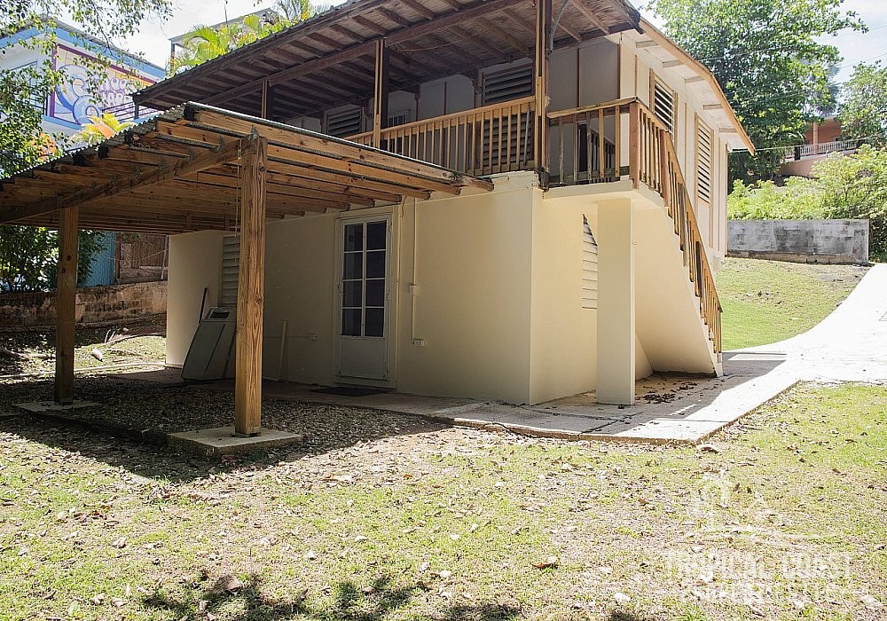 Two bedrooms apt steps from Sandy Beach